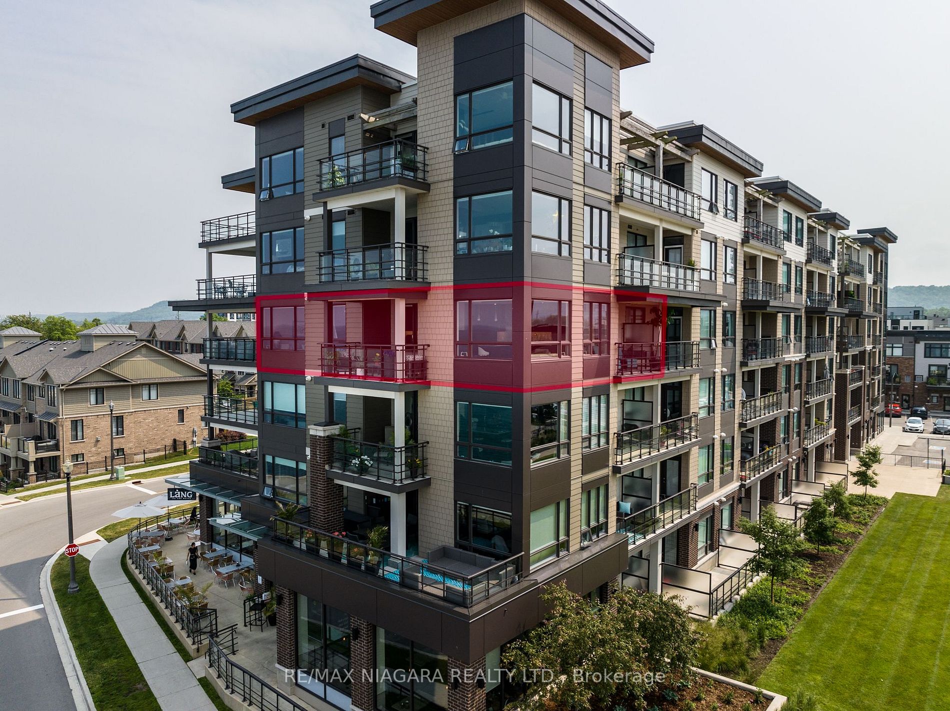 10 Esplanade Lane N, #404