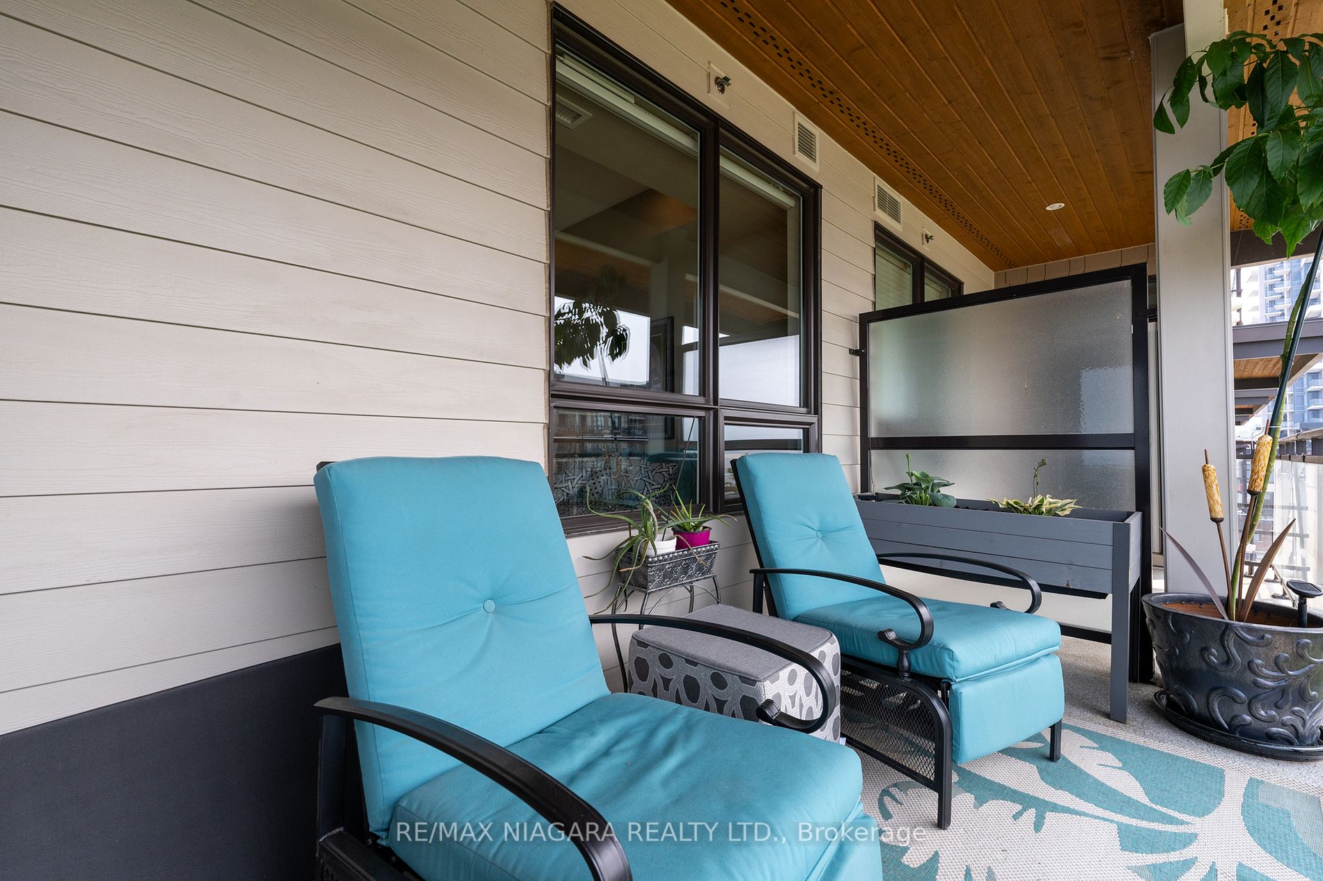 10 Esplanade Lane N, #404