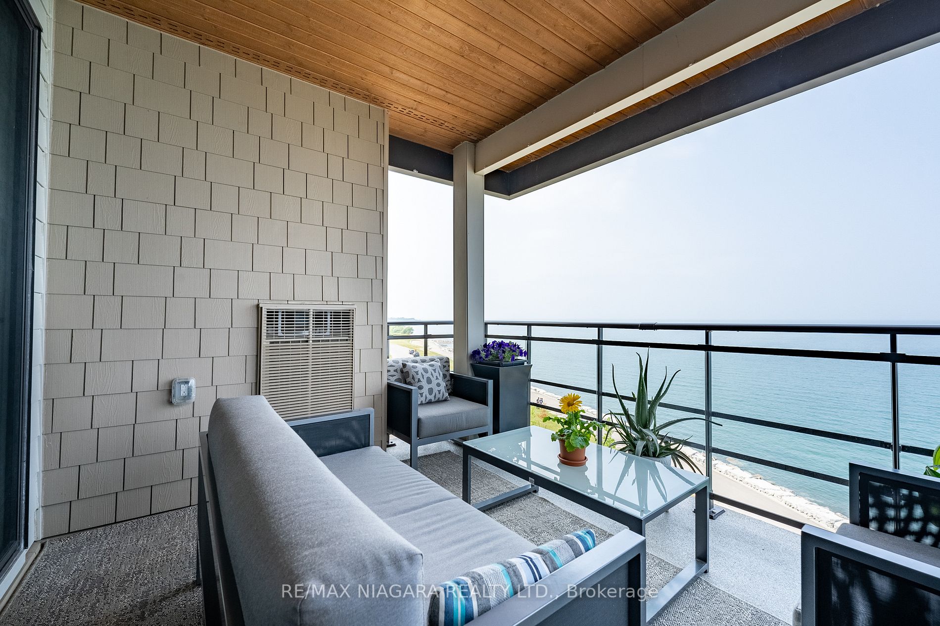 10 Esplanade Lane N, #404