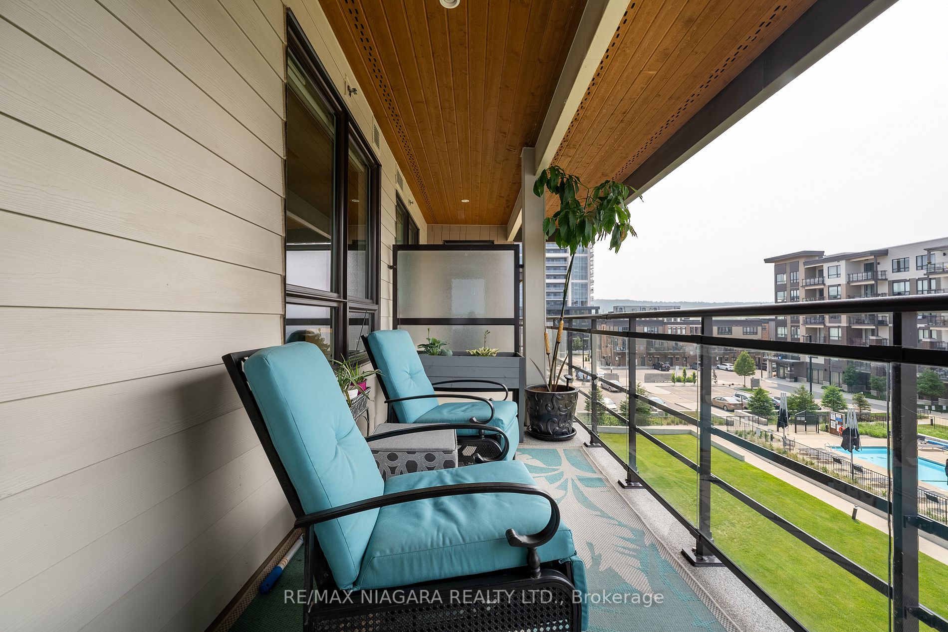 10 Esplanade Lane N, #404