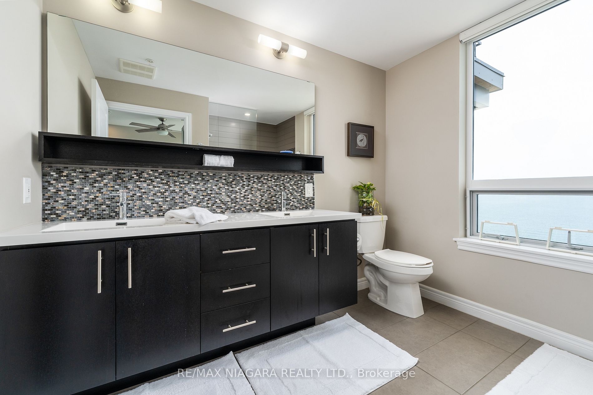10 Esplanade Lane N, #404