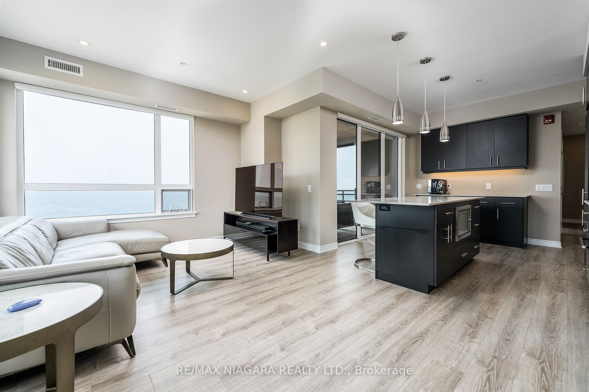 10 Esplanade Lane N, #404
