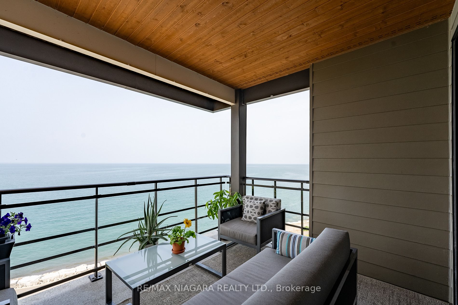 10 Esplanade Lane N, #404