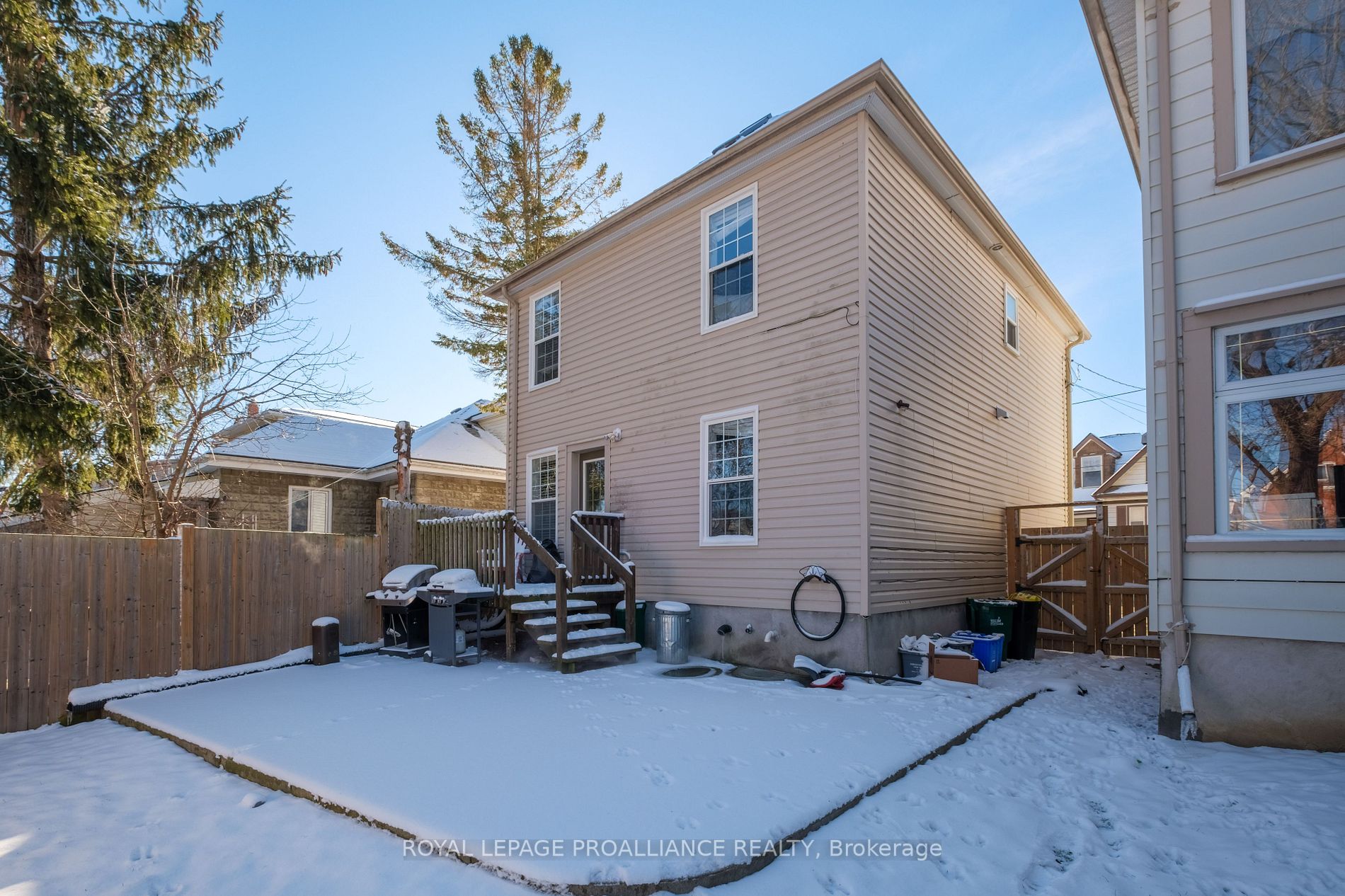 35 Hamilton St