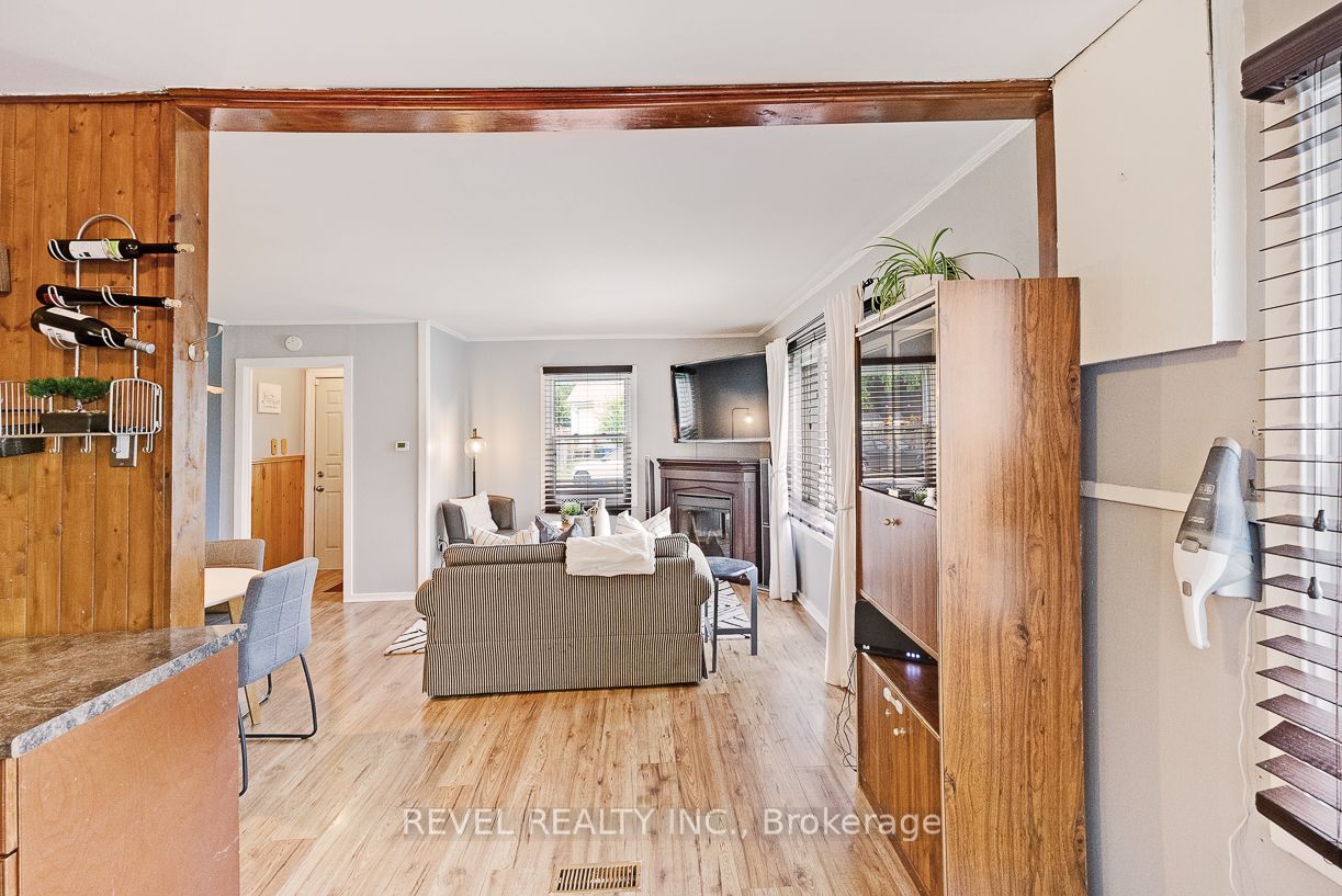16 Lancaster Ave