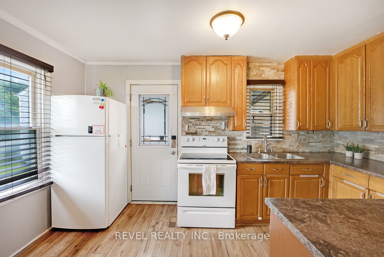 16 Lancaster Ave