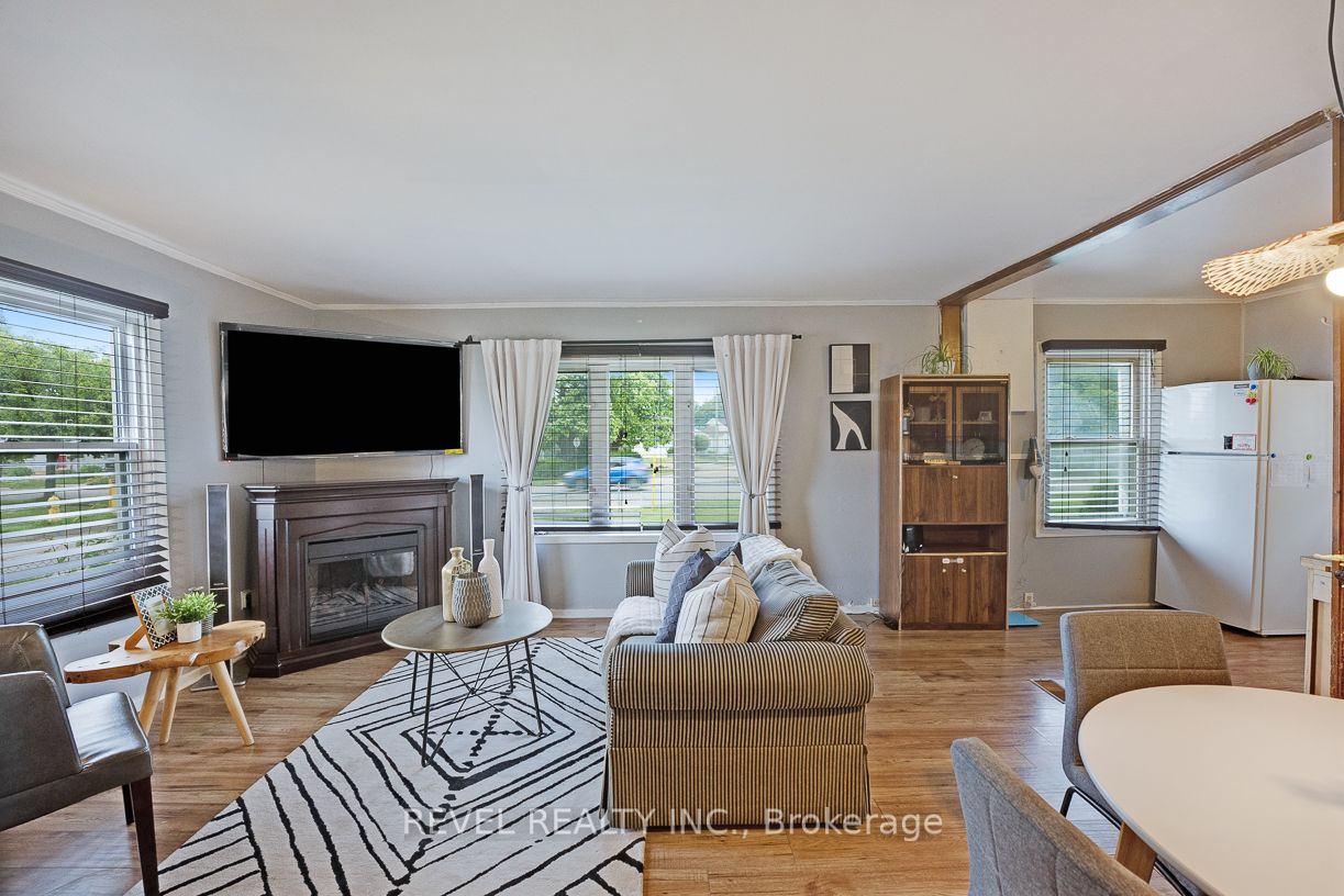 16 Lancaster Ave