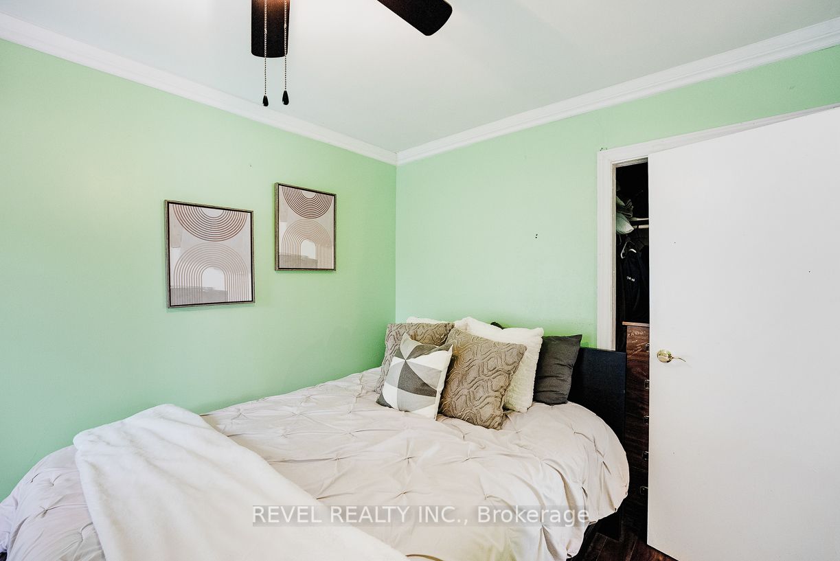 16 Lancaster Ave