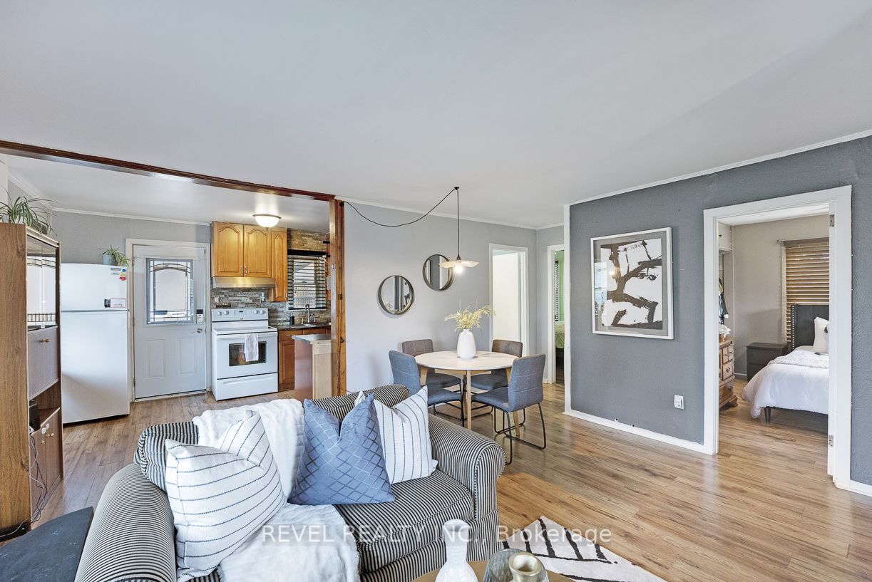 16 Lancaster Ave