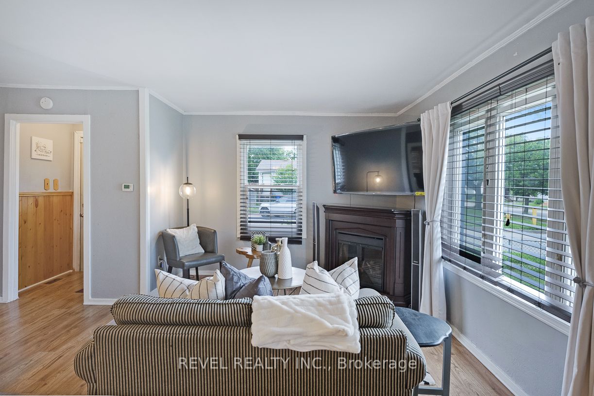 16 Lancaster Ave