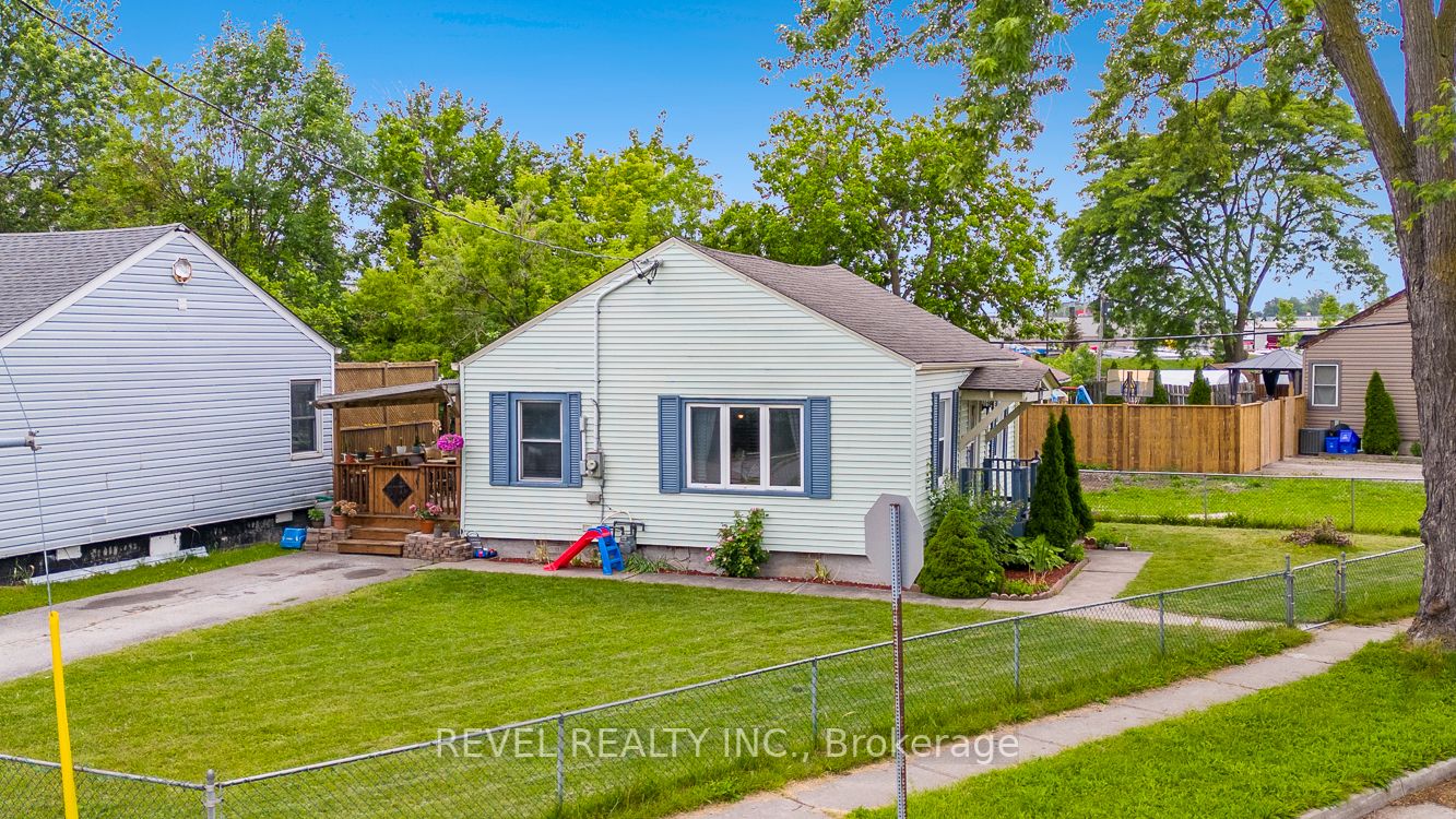 16 Lancaster Ave