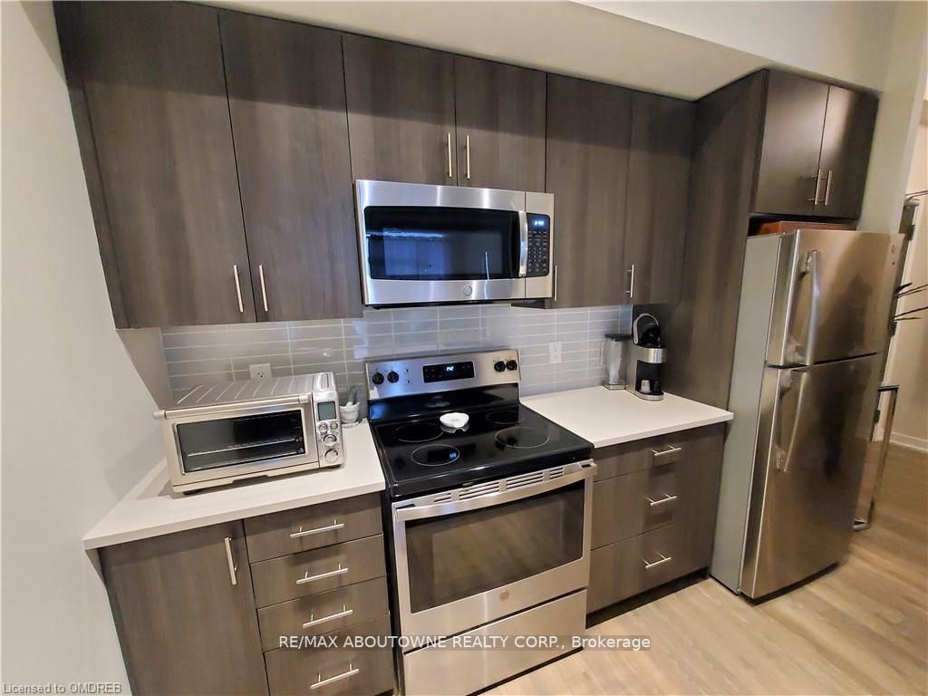 550 North Service Rd, #512