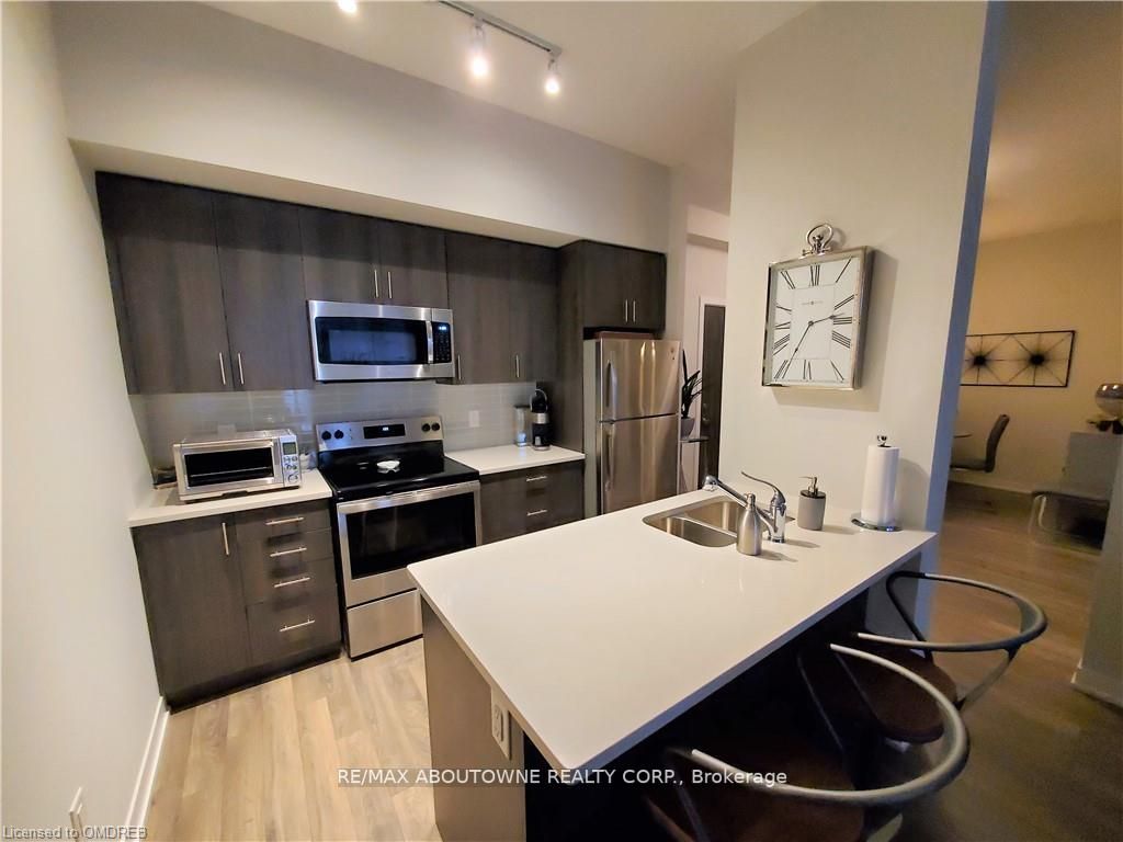 550 North Service Rd, #512