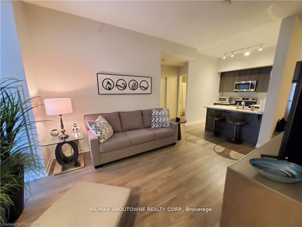 550 North Service Rd, #512