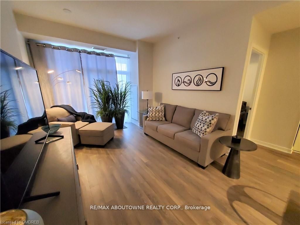 550 North Service Rd, #512