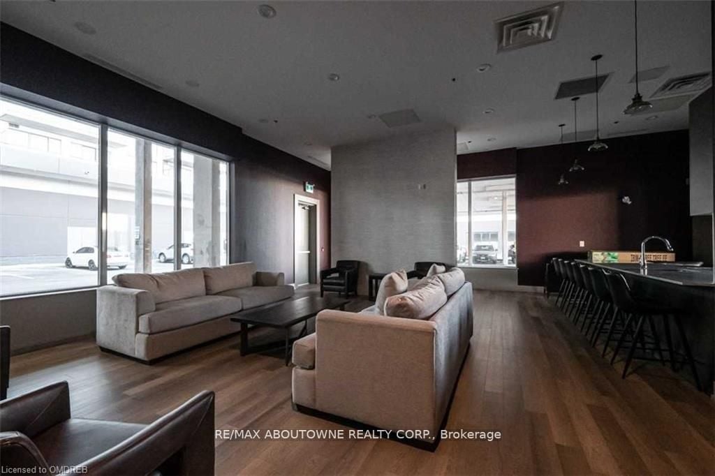 550 North Service Rd, #512