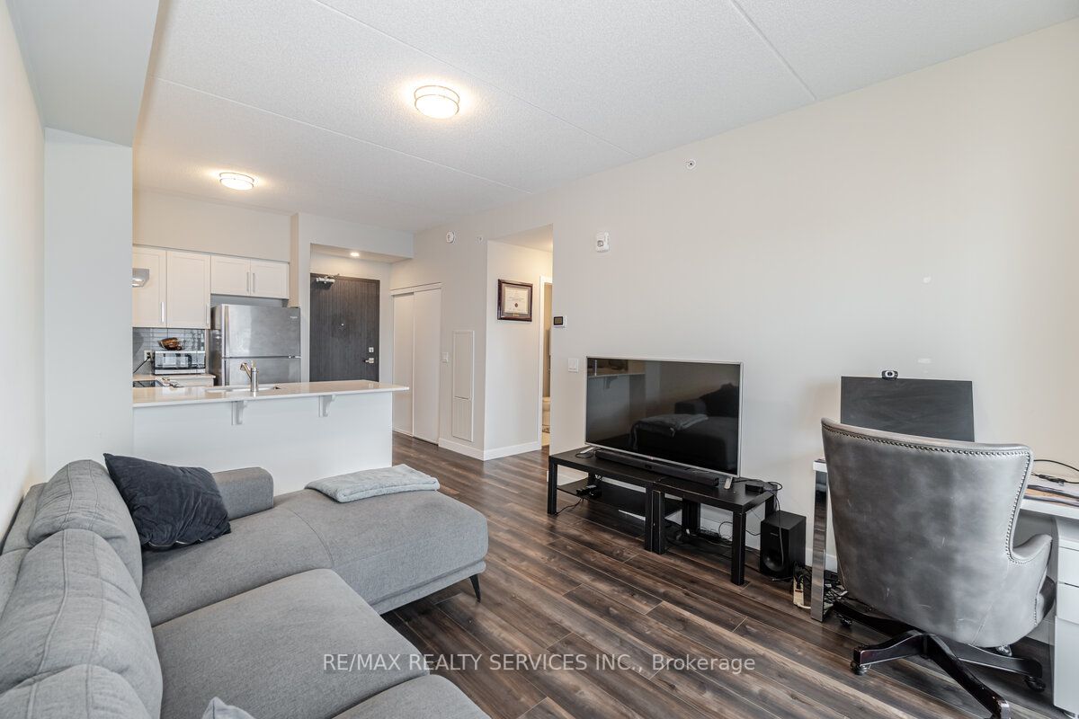 15 Queen St S, #1110