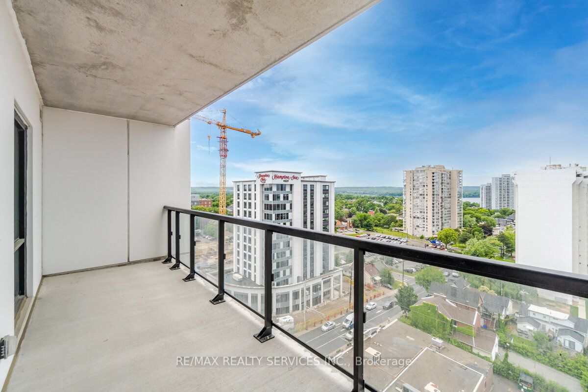 15 Queen St S, #1110