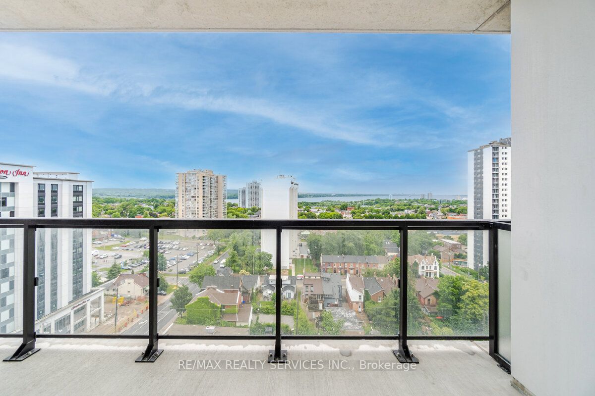 15 Queen St S, #1110