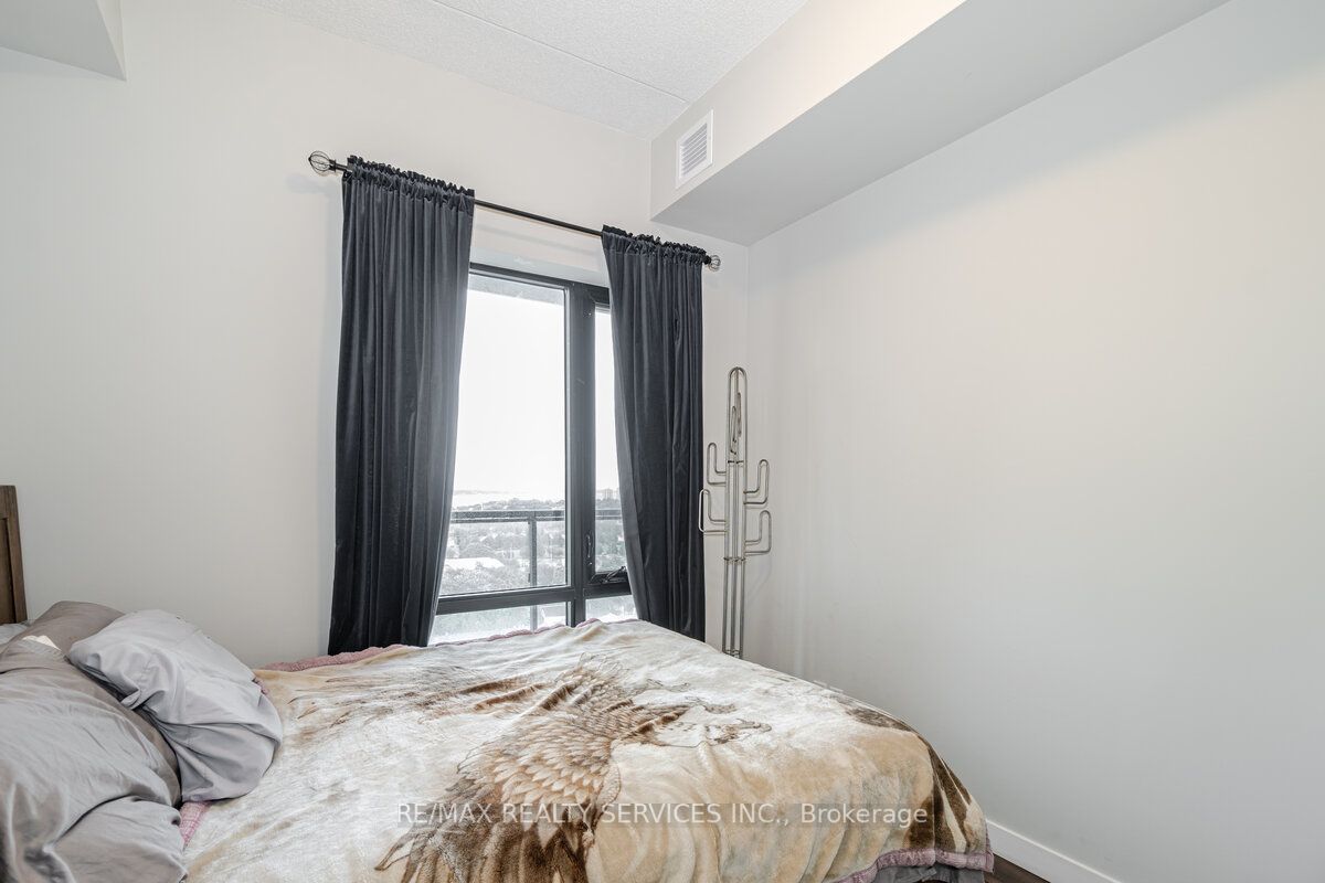 15 Queen St S, #1110
