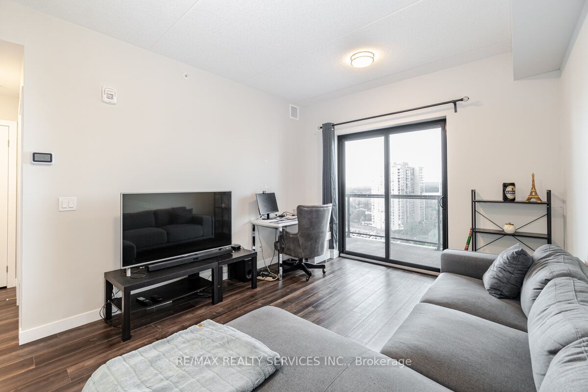 15 Queen St S, #1110