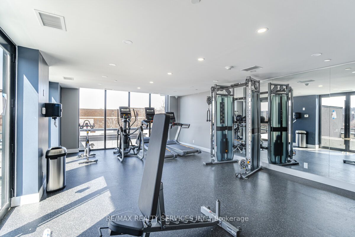 15 Queen St S, #1110
