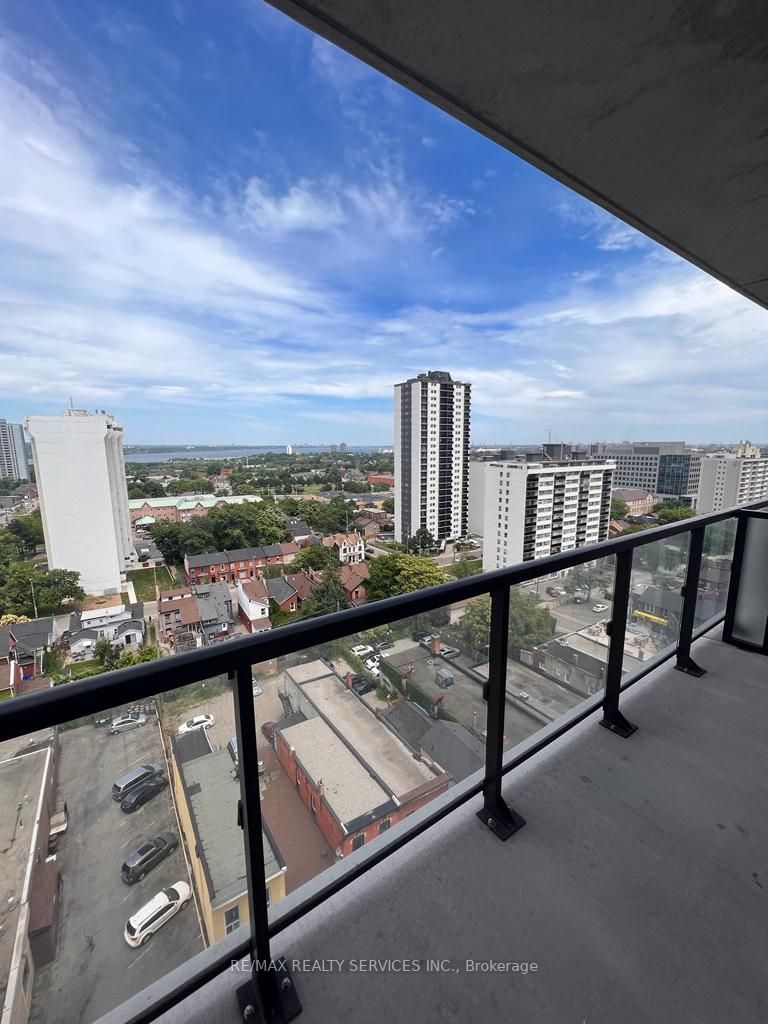 15 Queen St S, #1110