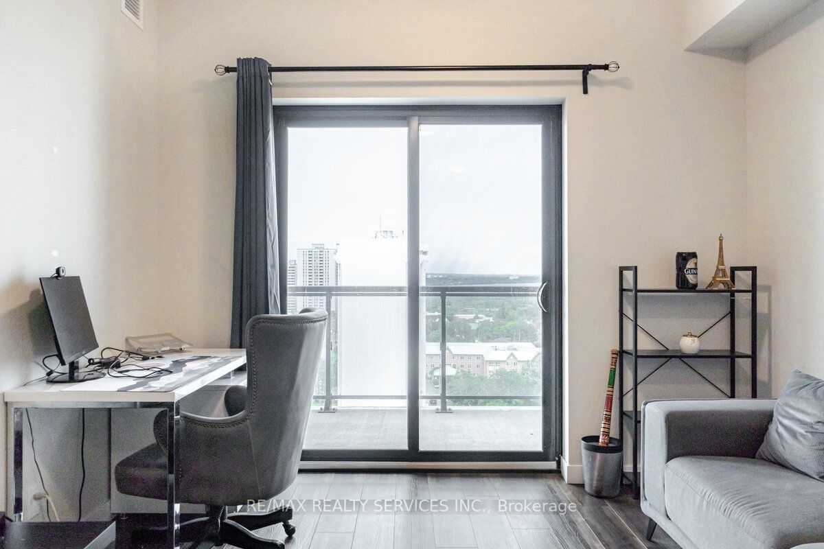 15 Queen St S, #1110