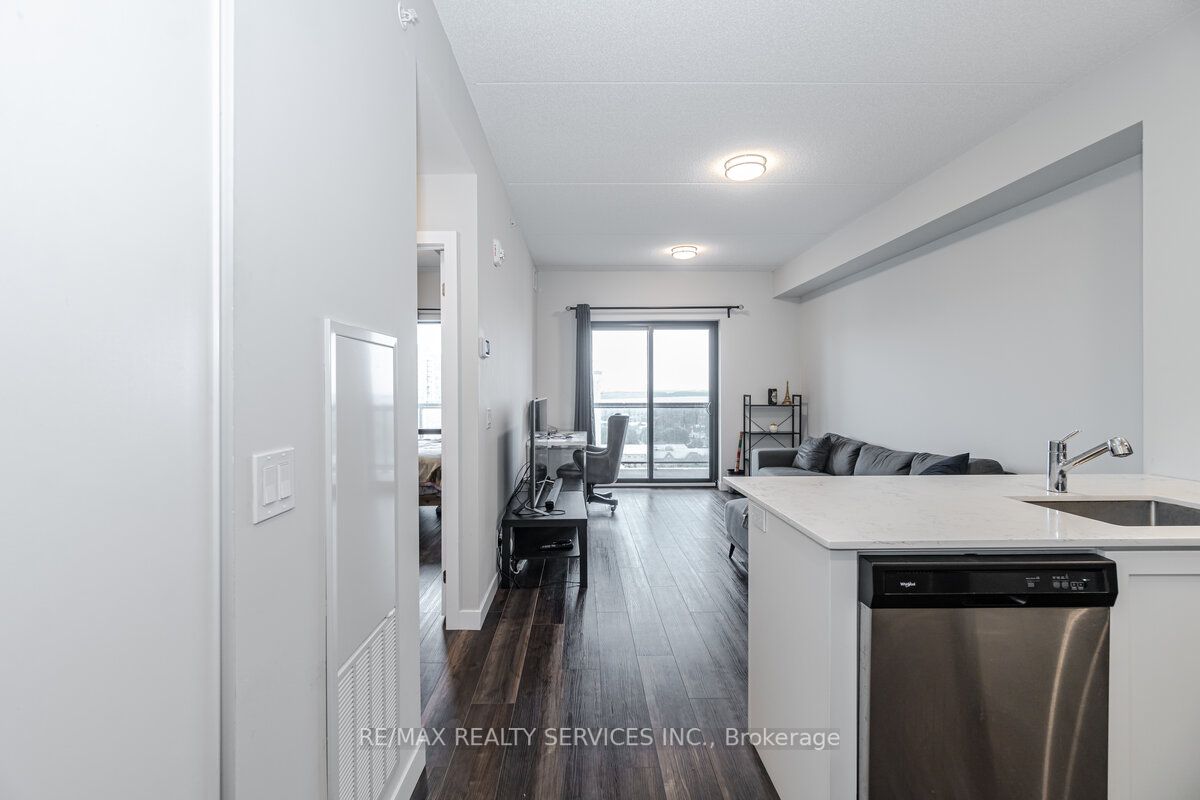 15 Queen St S, #1110