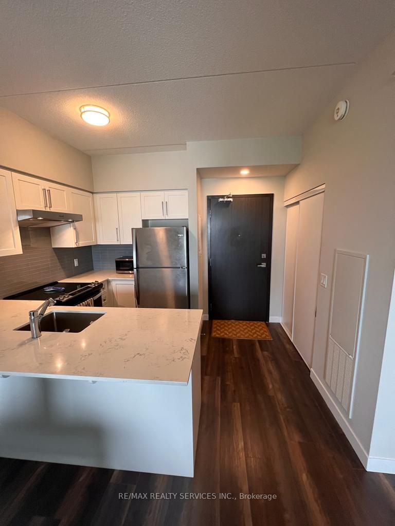 15 Queen St S, #1110