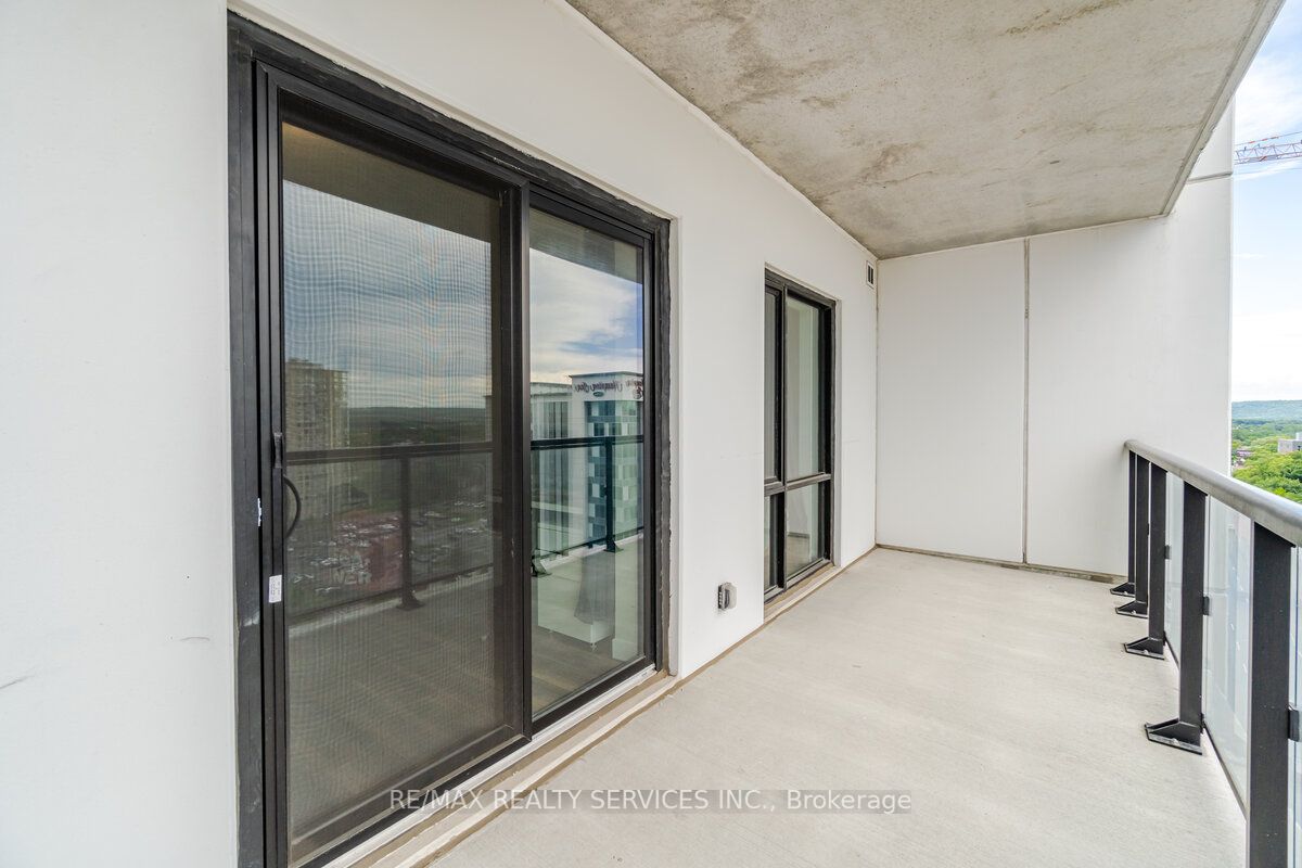 15 Queen St S, #1110