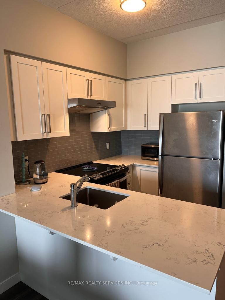 15 Queen St S, #1110