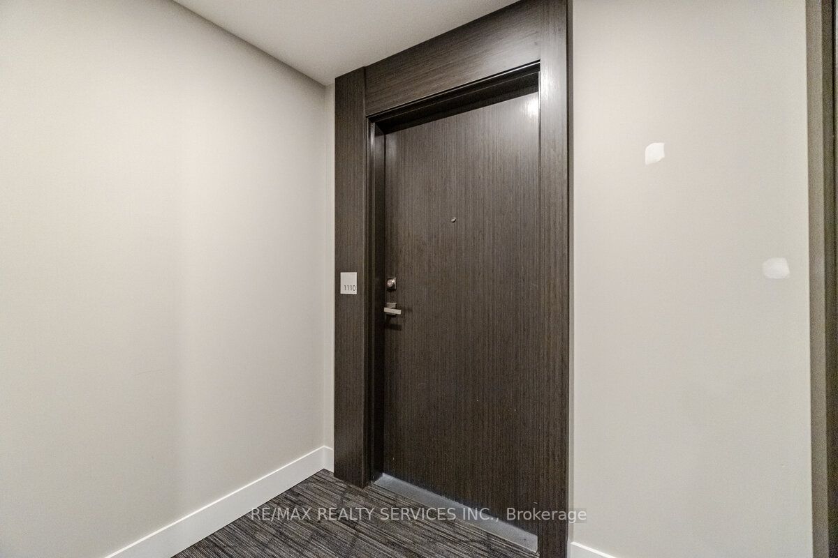 15 Queen St S, #1110