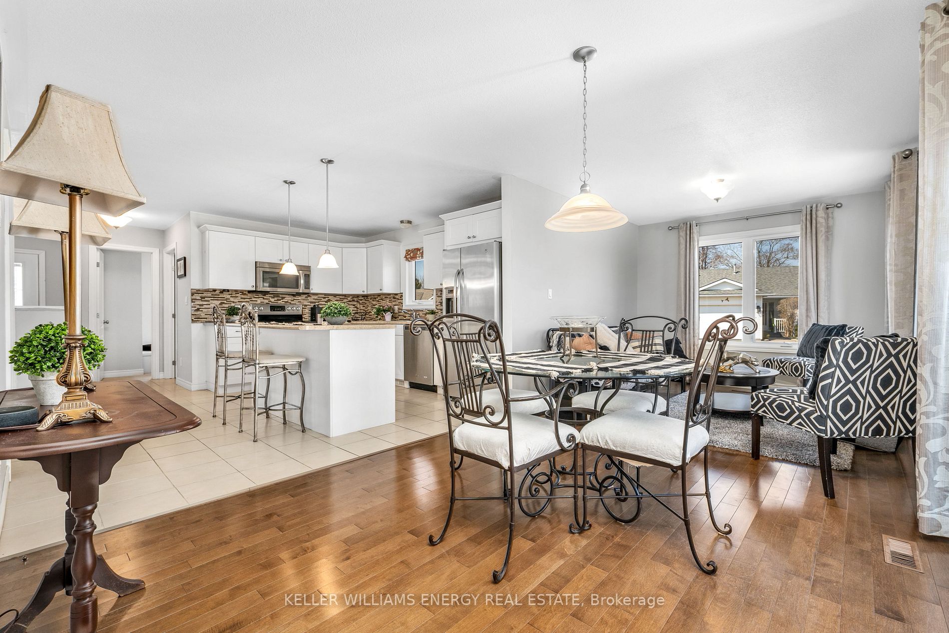 2 Cretney Dr