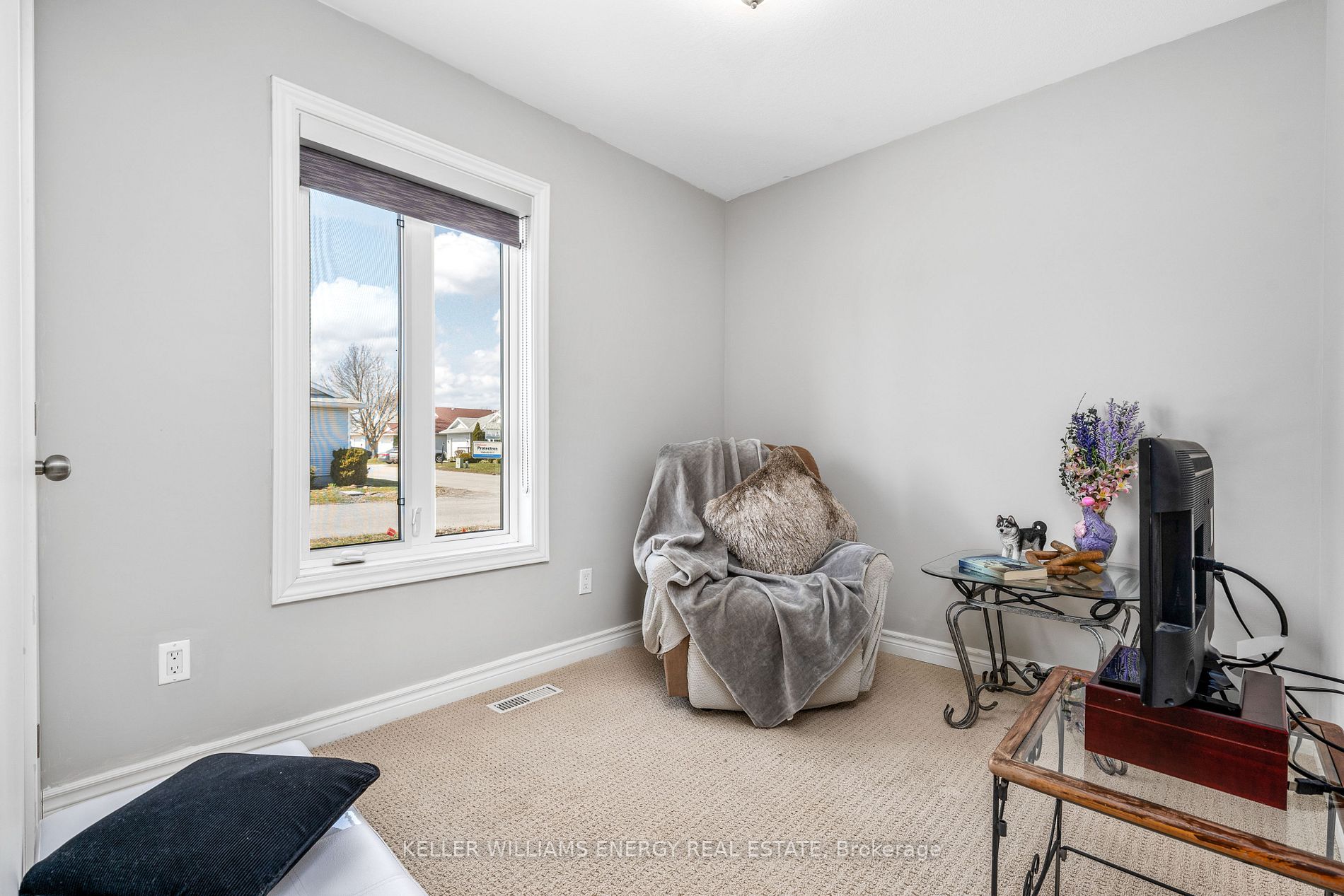 2 Cretney Dr