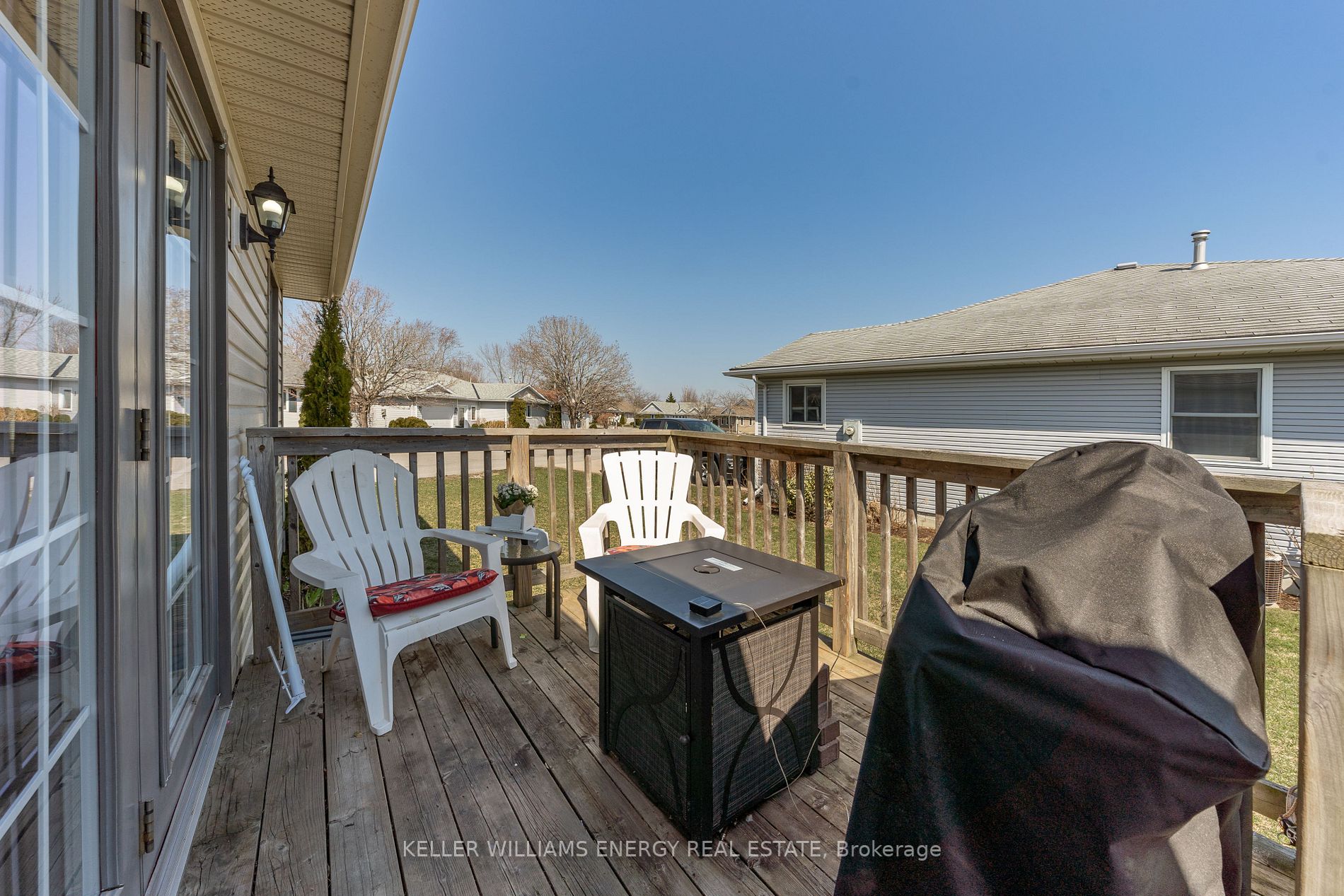 2 Cretney Dr
