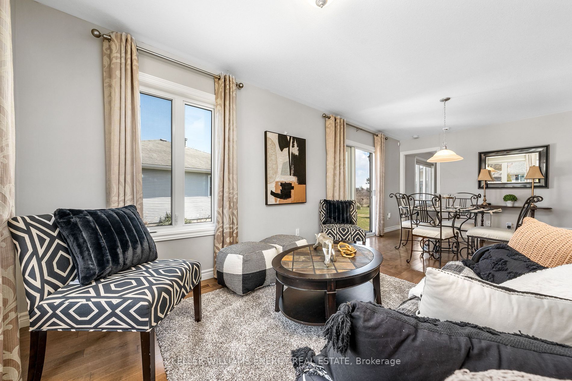 2 Cretney Dr