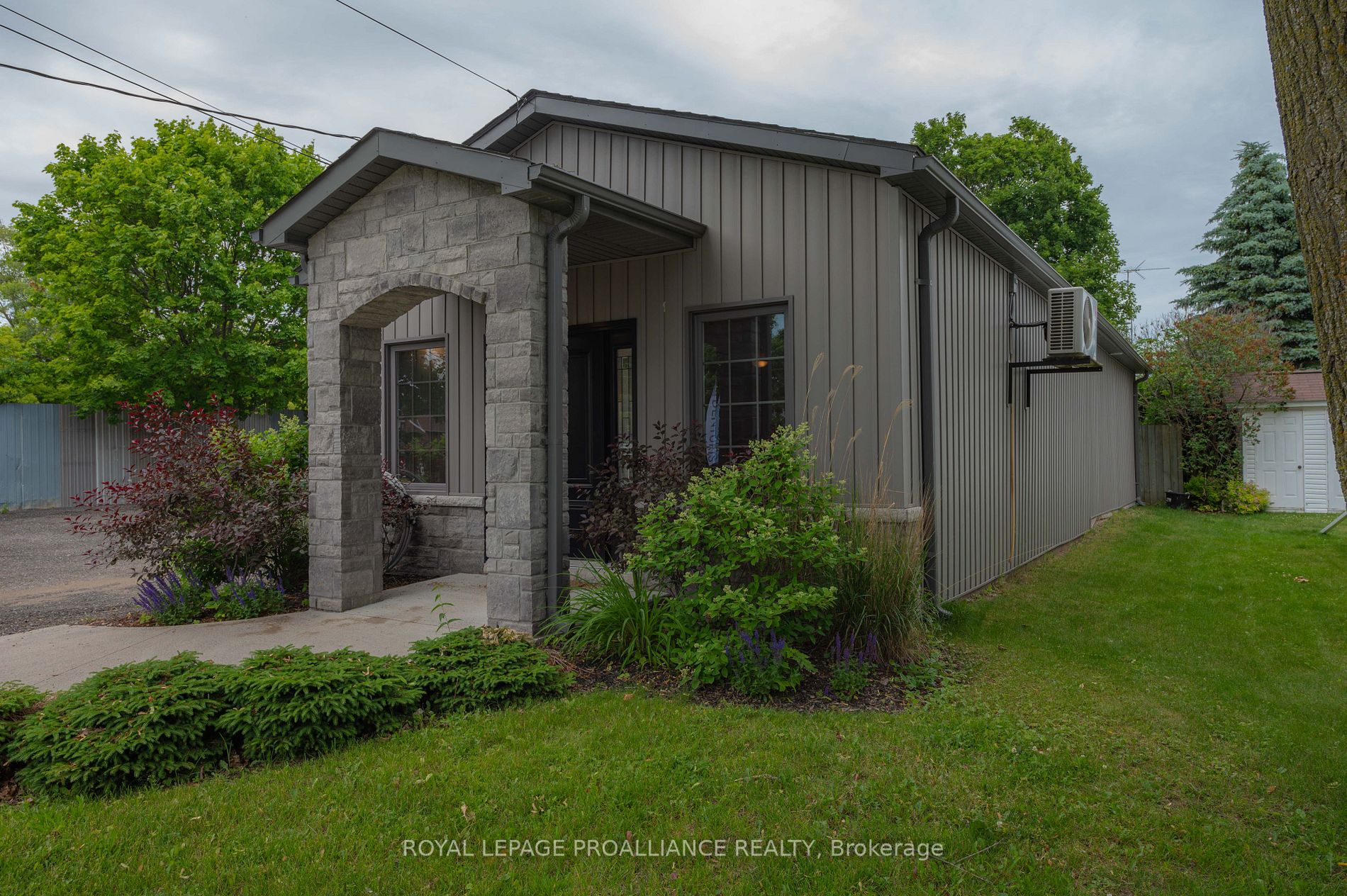 71 Toronto Rd
