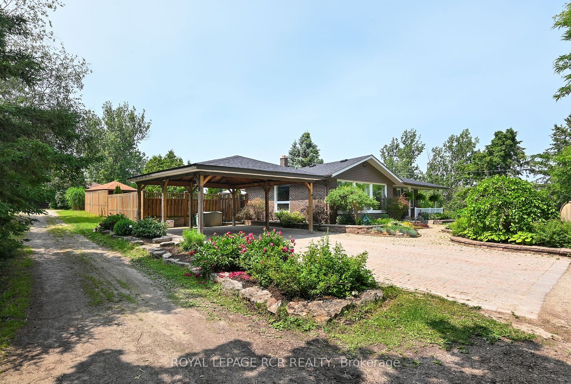 348557 15 Sideroad