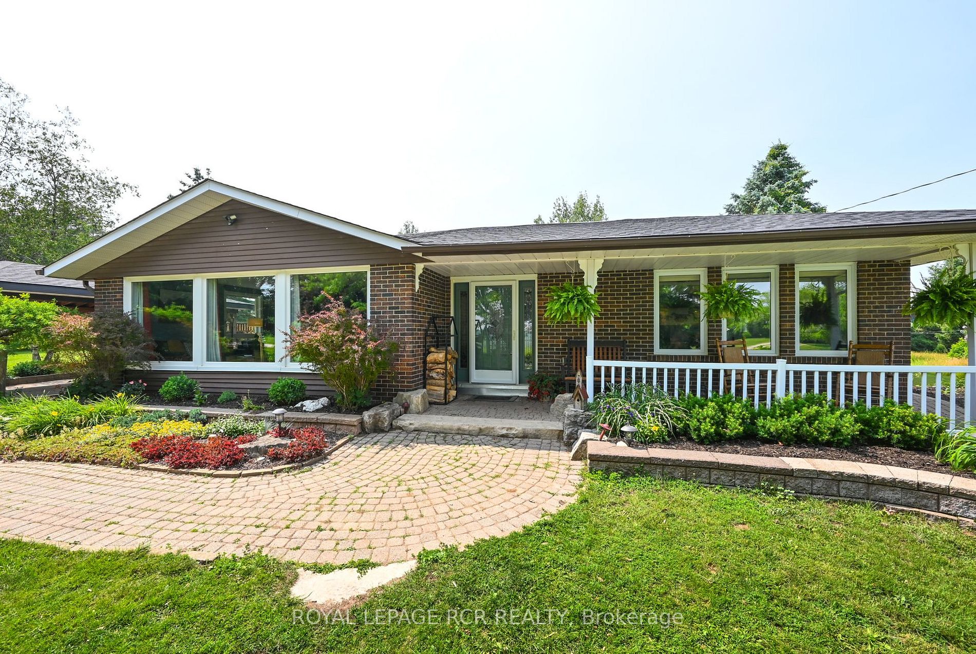 348557 15 Sideroad