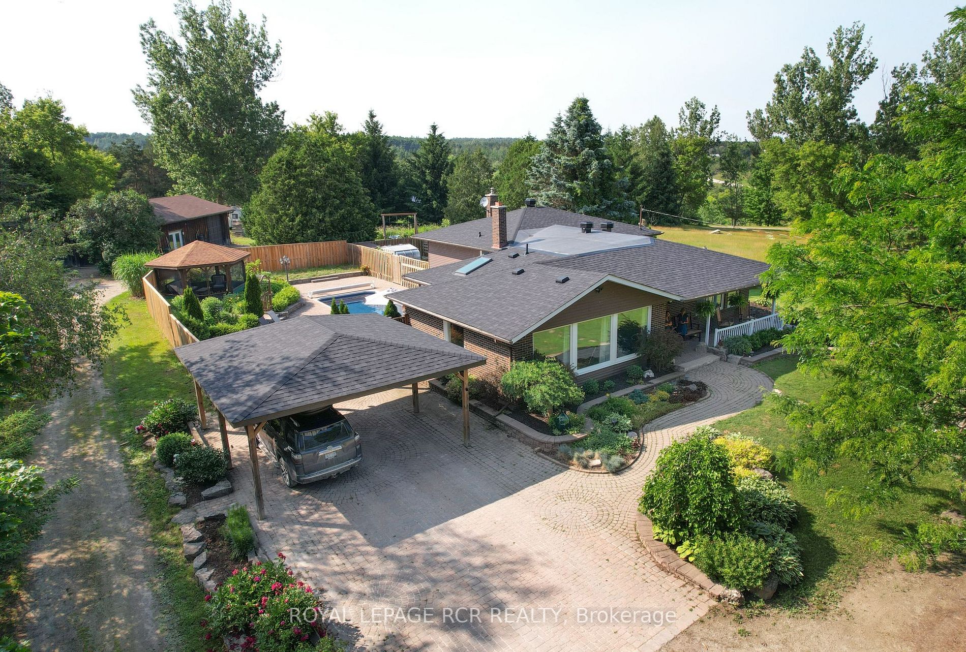 348557 15 Sideroad