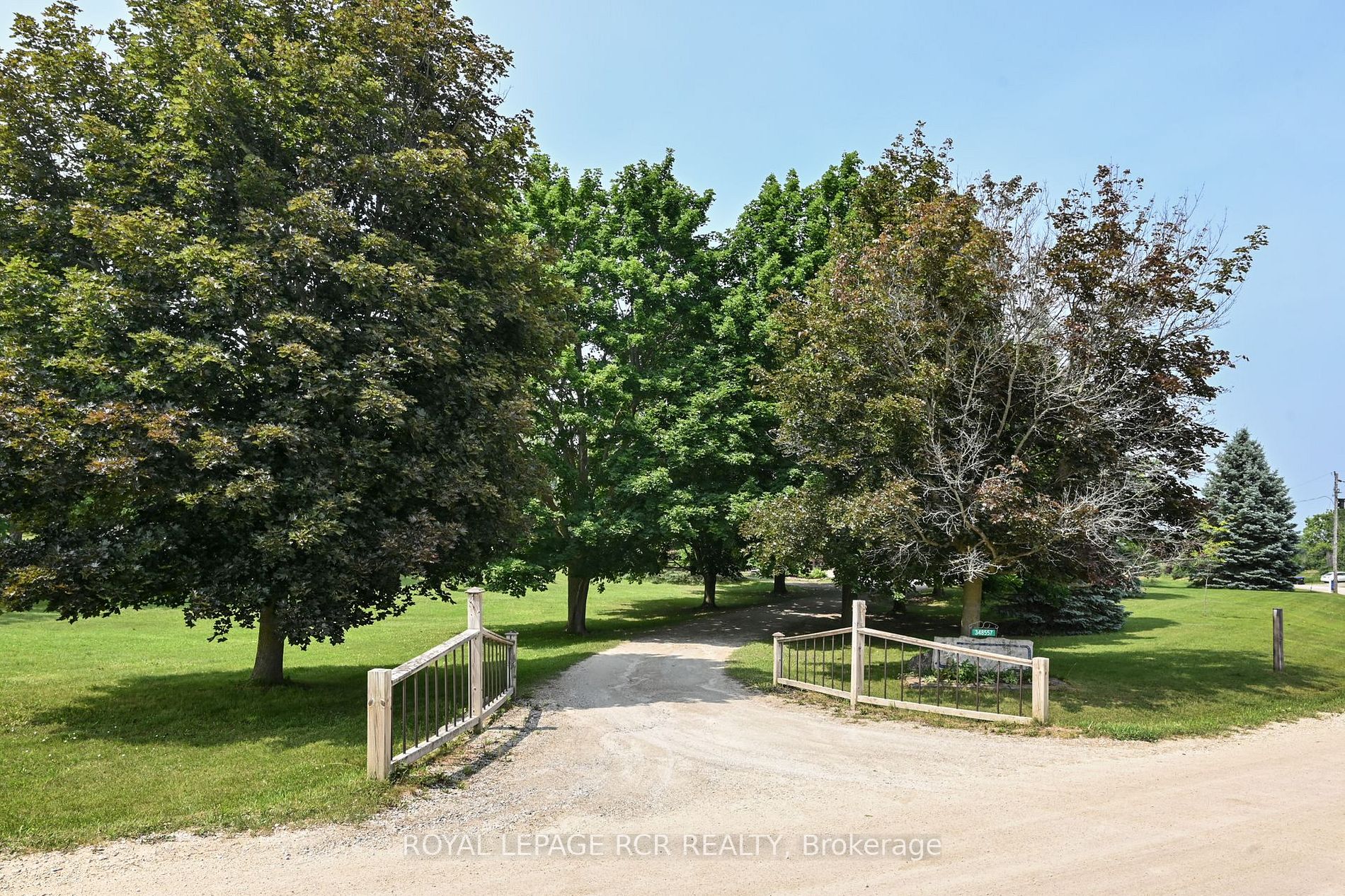 348557 15 Sideroad