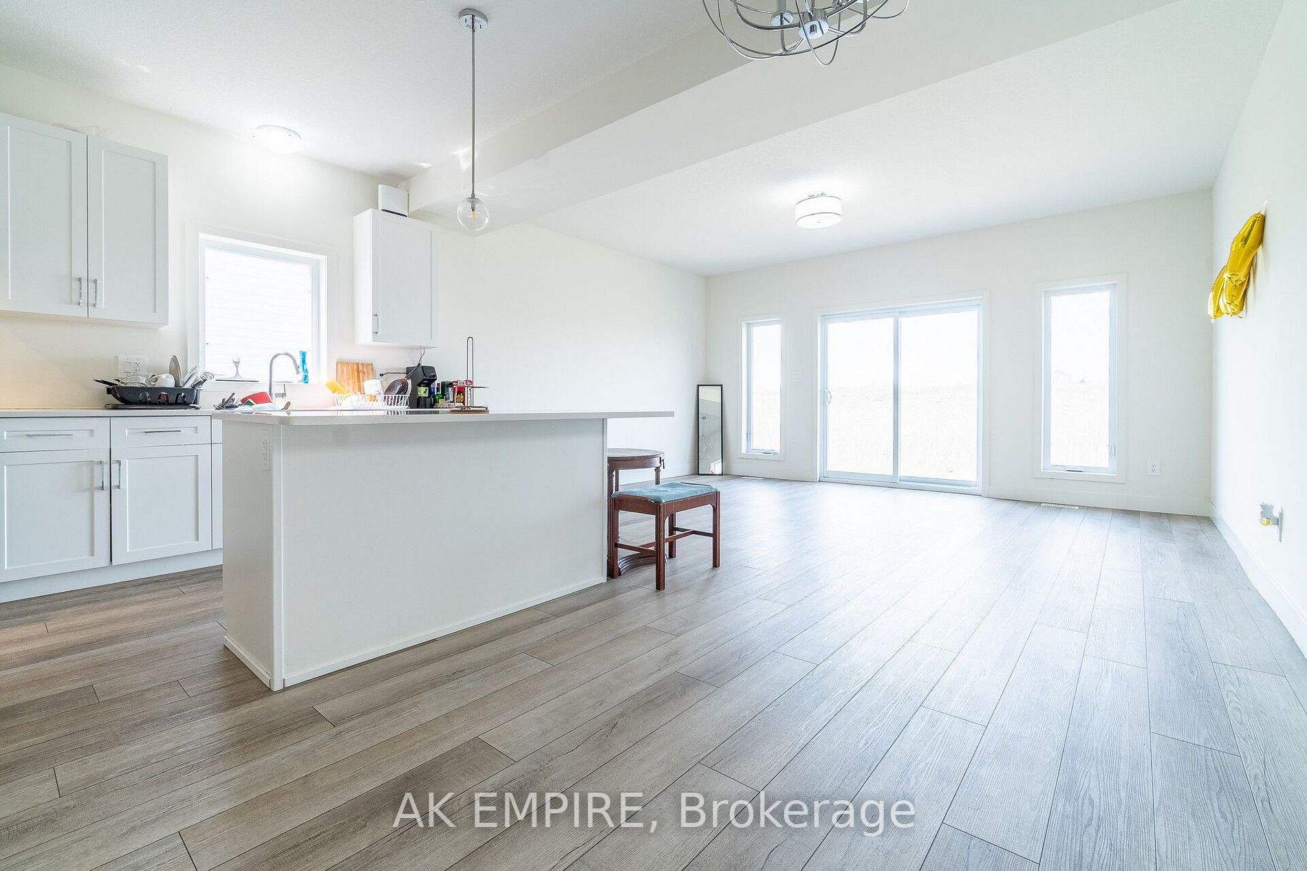 1604 Capri Cres