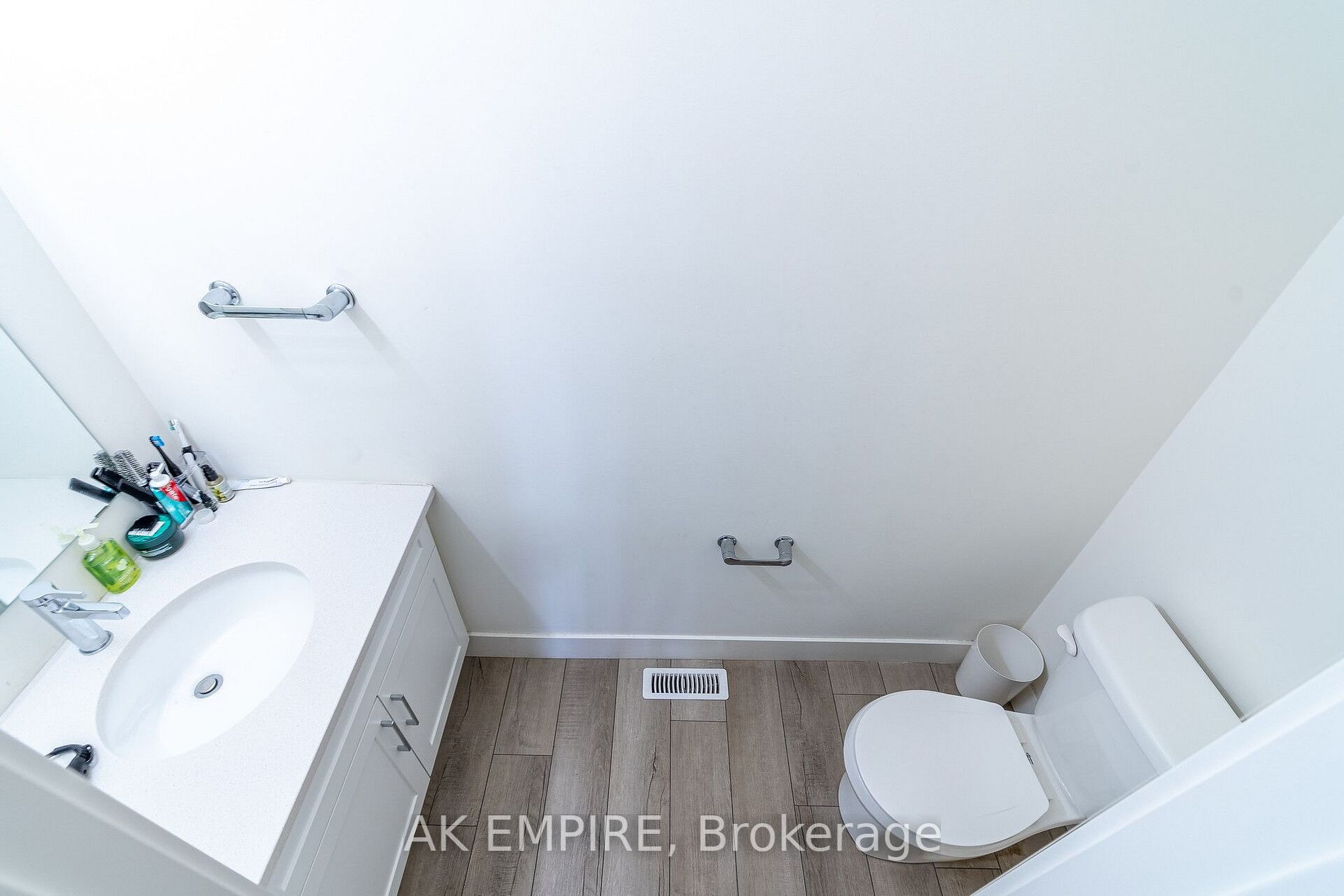 1604 Capri Cres