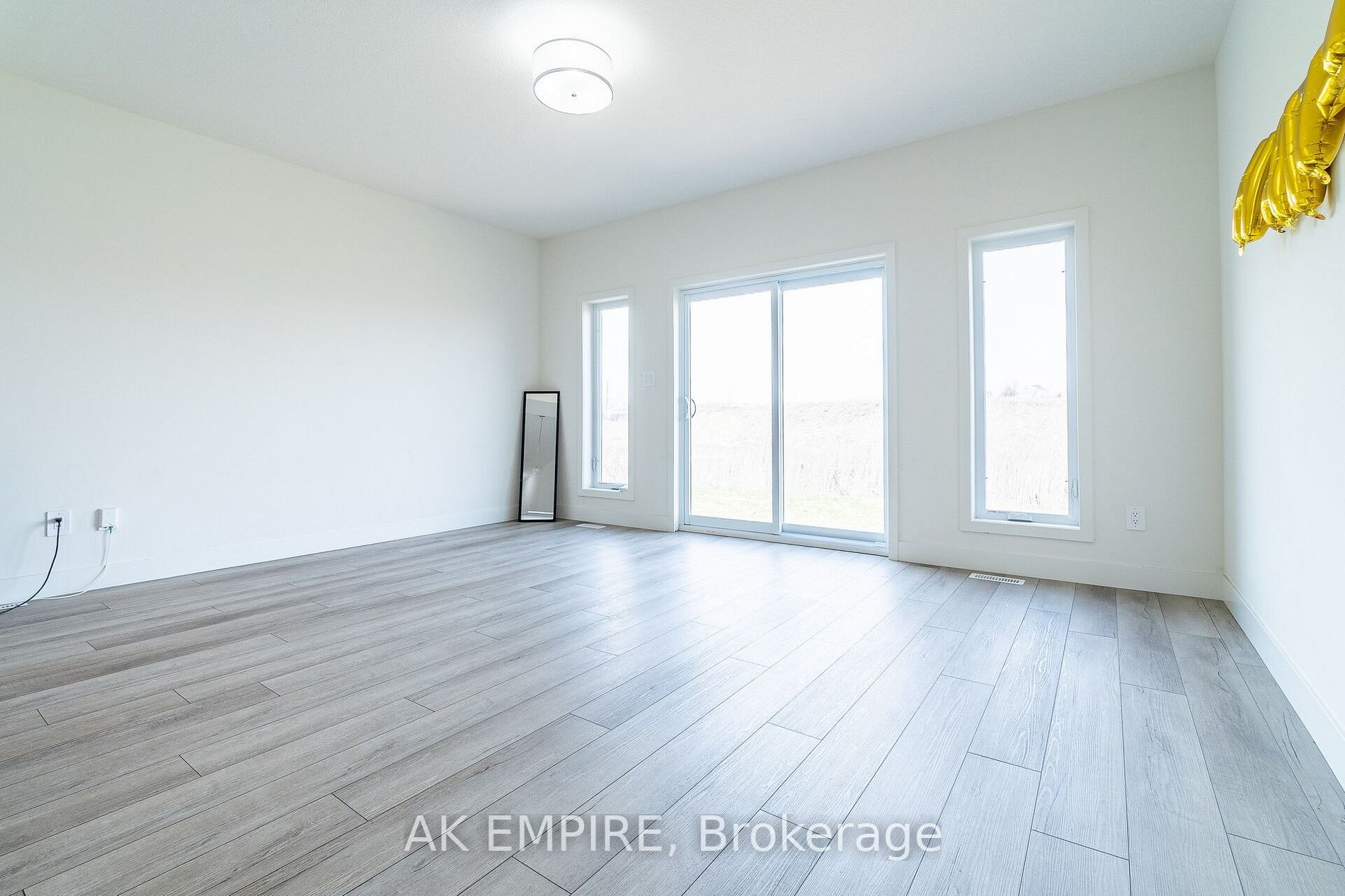 1604 Capri Cres