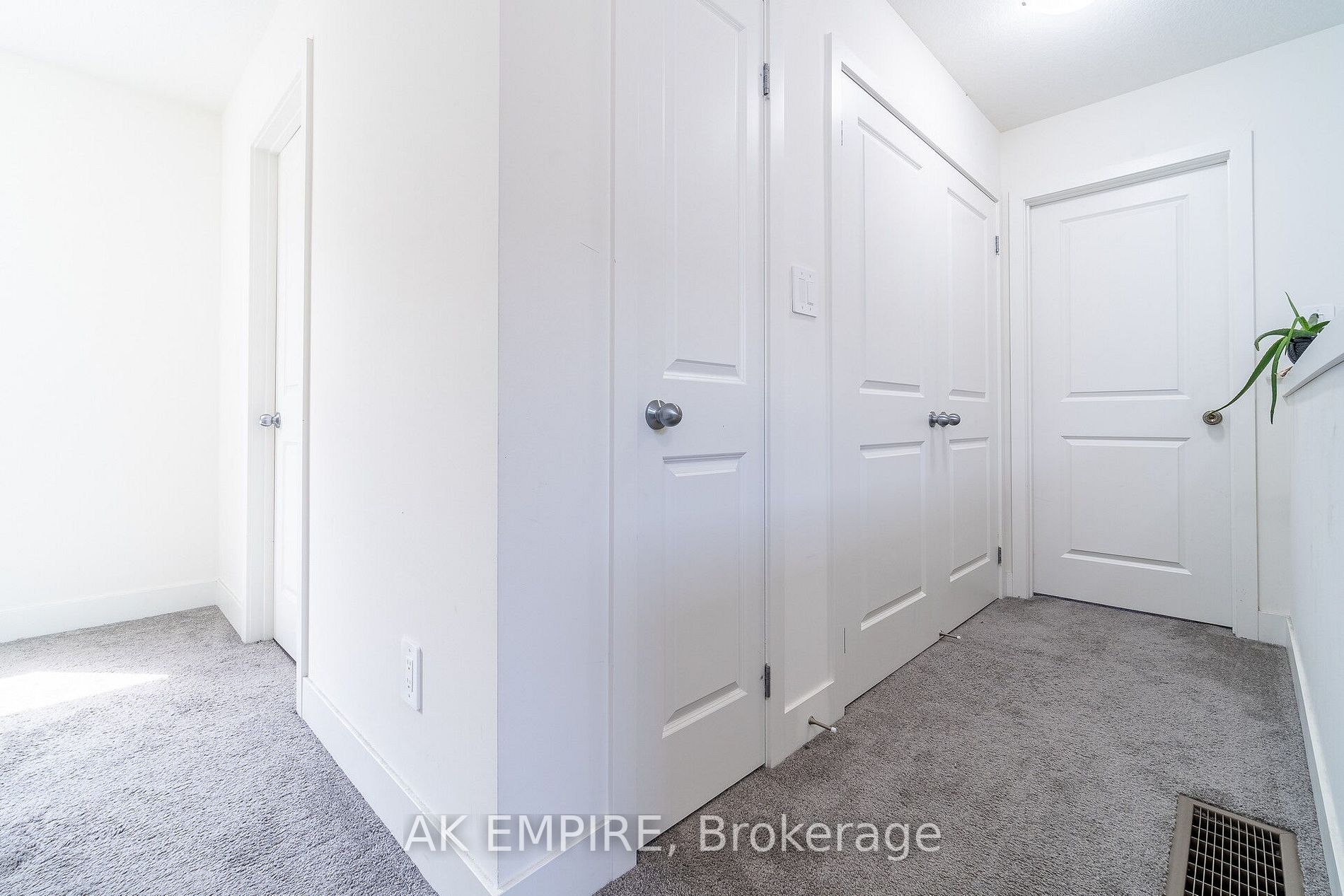 1604 Capri Cres
