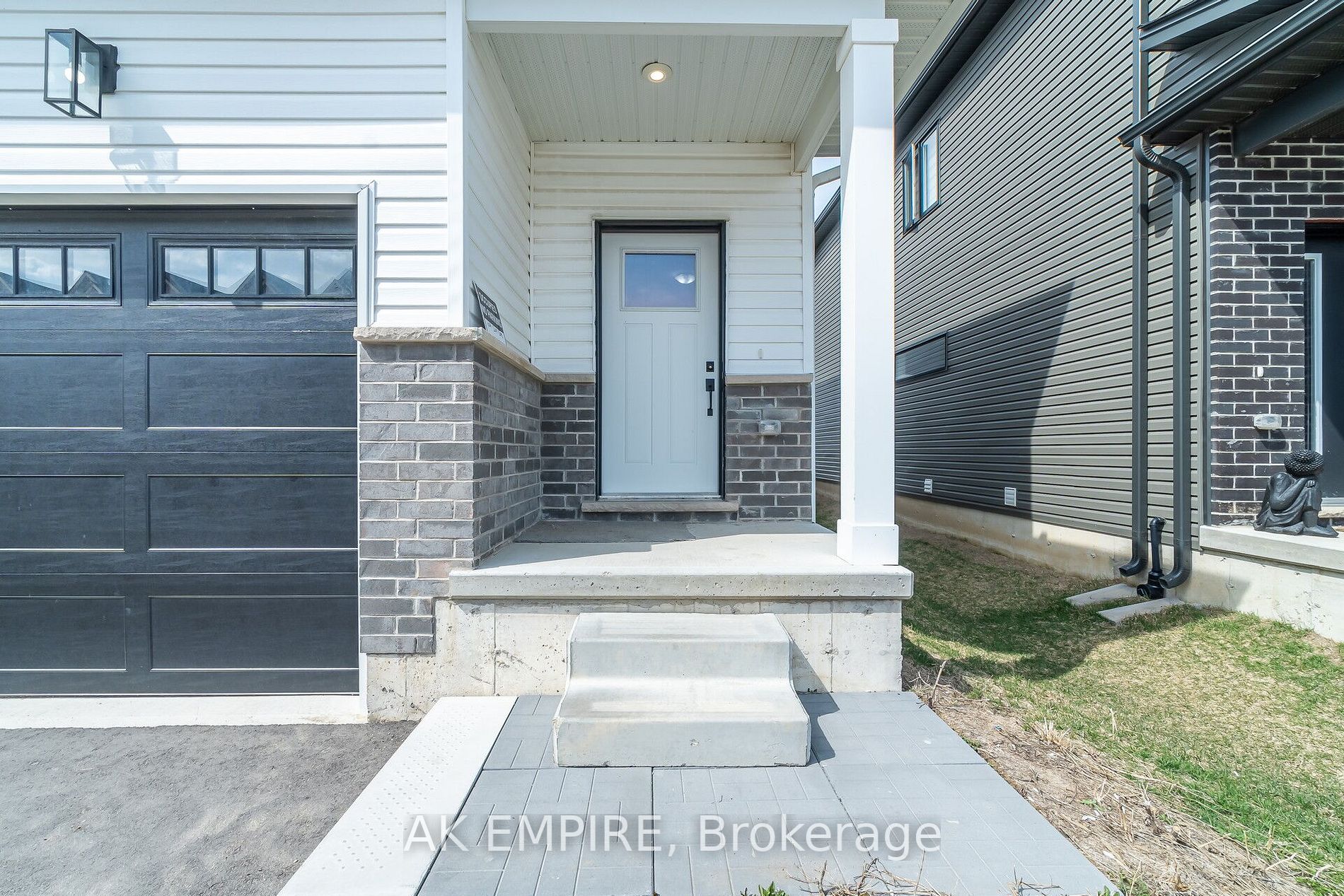 1604 Capri Cres
