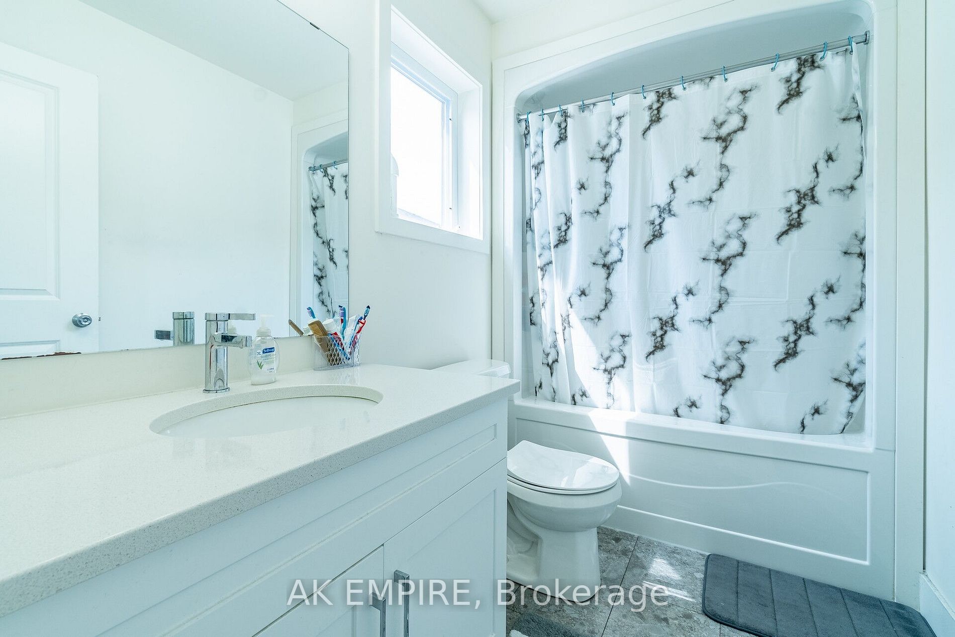 1604 Capri Cres