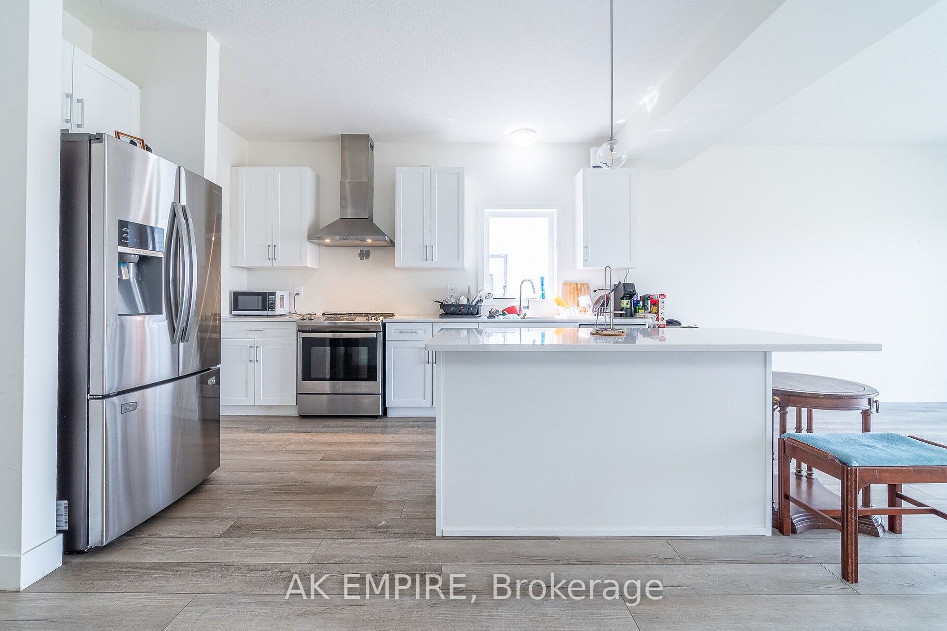 1604 Capri Cres