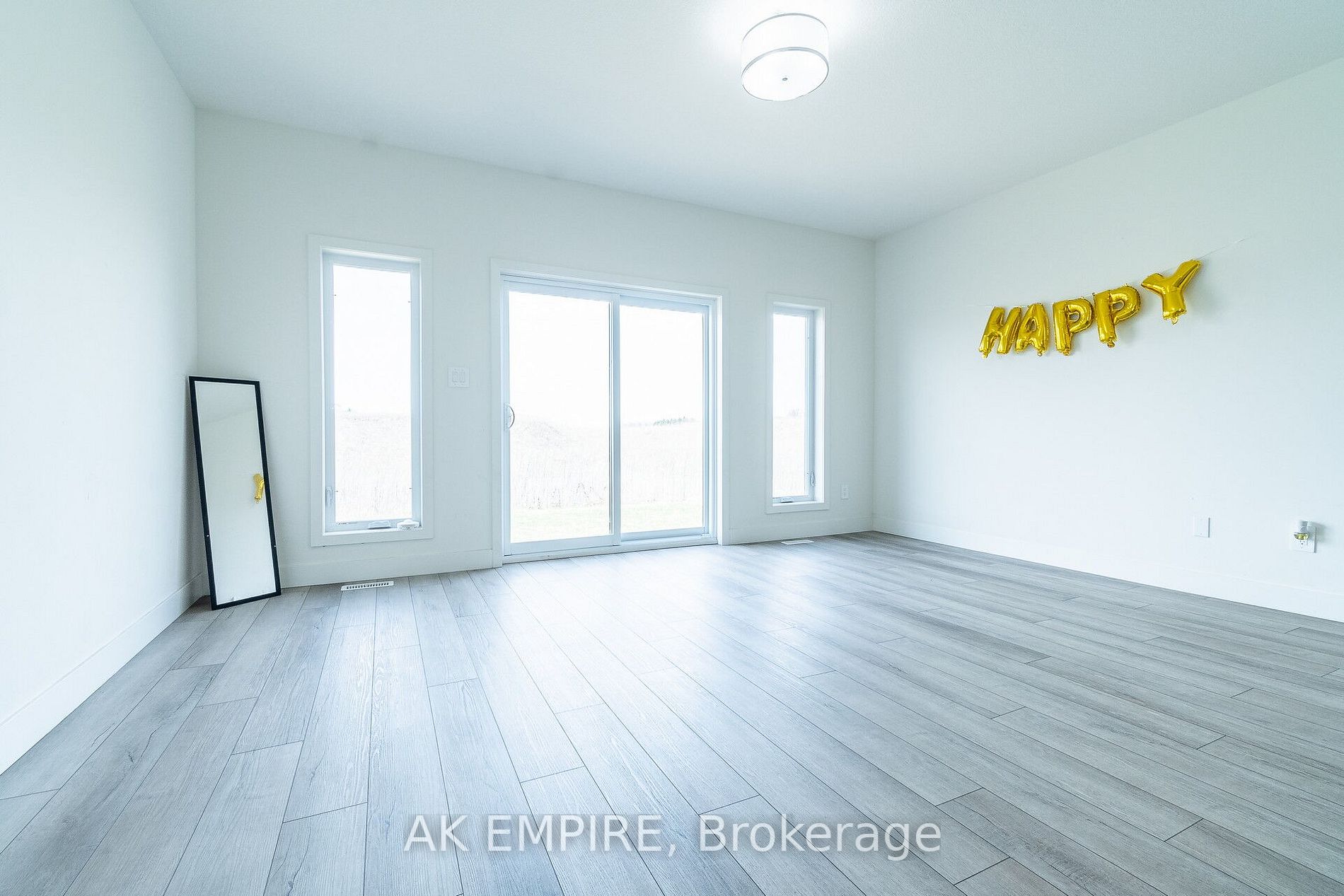 1604 Capri Cres
